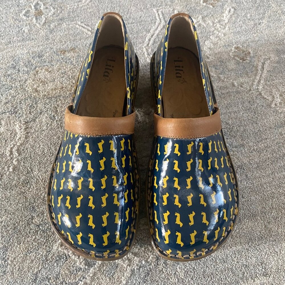 Lila SureGrip Doxie Clog Navy Yellow Dachshund Dog Comfort Shoe - Size 8
